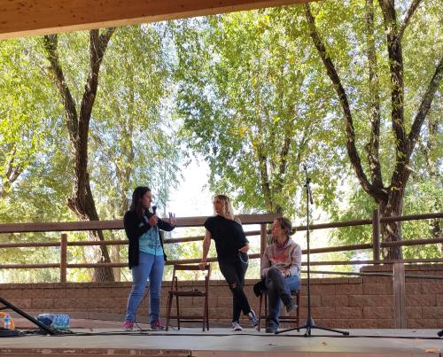 Alba, Susana, Paula y Laura de Terapia Felina en la feria animalista de Cardedeu 2 de Octubre de 2022