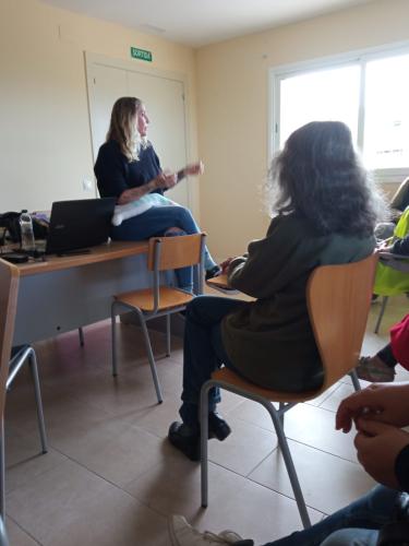 Laura Trillo de Terapia Felina visita el CAAD Penedès de Vilafranca del Penedès para dar un taller felino a su  voluntariado - 21 de Marzo de 2023