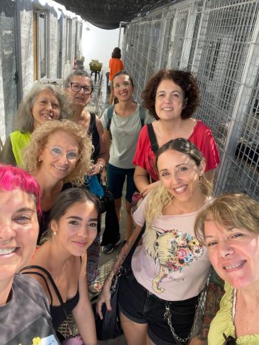 Laura Trillo de Terapia Felina visitando el CAAD de Vilafranca del Penedès y dando una charla gratuita a voluntarias el 30 de Septiembre de 2023