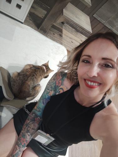 Laura Trillo de Terapia Felina visitando el Cat Café Neu en Osaka, Japón, 26 de Junio de 2024