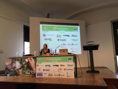 Laura Trillo Terapia Felina Congreso Fundación Trifolium Natural Healing for Pets Barcelona 24 Noviembre 2018