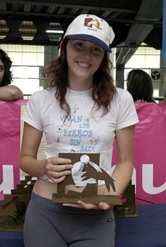 Laura Trillo voluntariado ANAA premio voluntaria Concurso de Perros sin Raza 2004