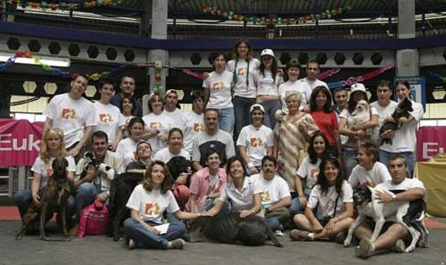 Laura Trillo voluntariado ANAA premio voluntaria Concurso de Perros sin Raza 2004