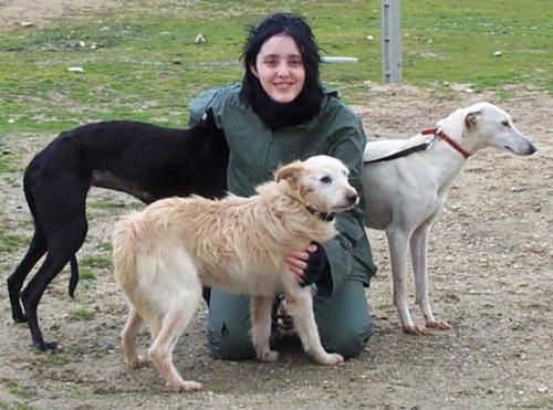Laura Trillo voluntariado con Beltza Txuría y Skippy en ANAA 2001