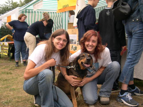 Laura Trillo voluntariado en Alemania con Tamara Flores compañeras ANAA y adoptados 2003
