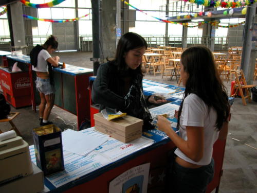 Laura Trillo voluntariado en Concurso de Perros sin Raza ANAA 2002