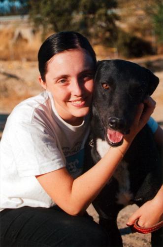 Laura Trillo voluntariado terapia con Hakim en ANAA 2001