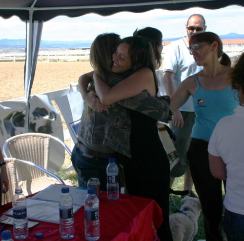 Laura Trillo y Carmen Porter Cuarto Milenio voluntariado Concurso de Perros sin Raza ANAA 2008