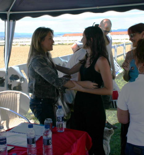 Laura Trillo y Carmen Porter Cuarto Milenio voluntariado Concurso de Perros sin Raza ANAA 2008