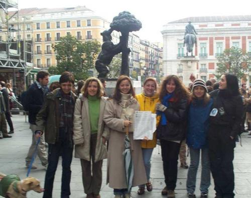 Manifestación maltrato animal con Conny Duarte y compañeras de ANAA  17 Noviembre 2001